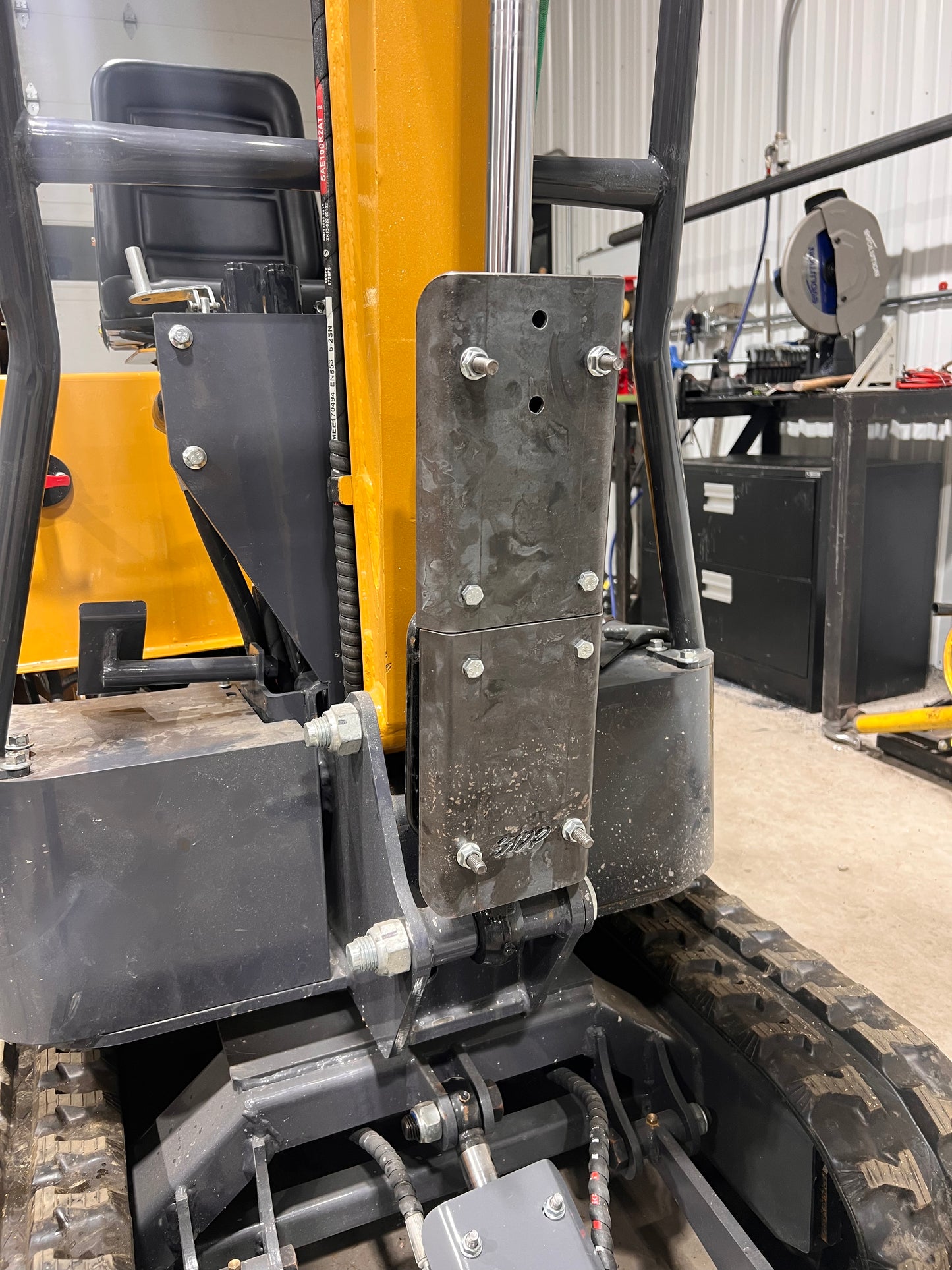 Main boom cylinder guard